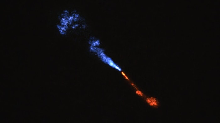 Cette representation  montre des jets de monoxyde de silicium s'échappant d'une petite étoile.