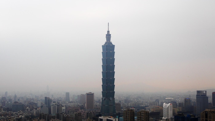 Un gratte-ciel dans le centre-ville de Taipei.