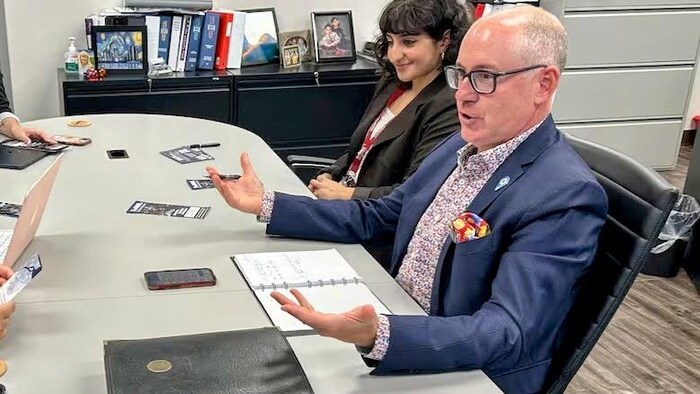 Tal Czudner rencontre des étudiants au MBA de l'Université de Windsor.