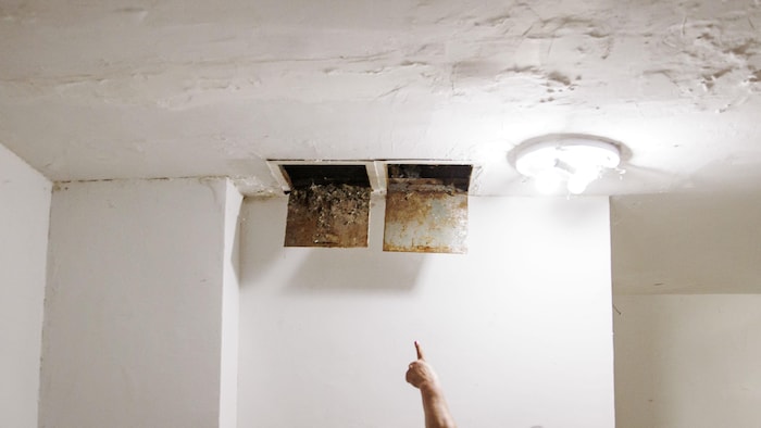 Un plafond dans un mauvais état