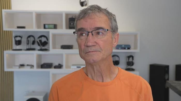 Ross Sisson, propriétaire du commerce Absolute Audio Video à Bowness.