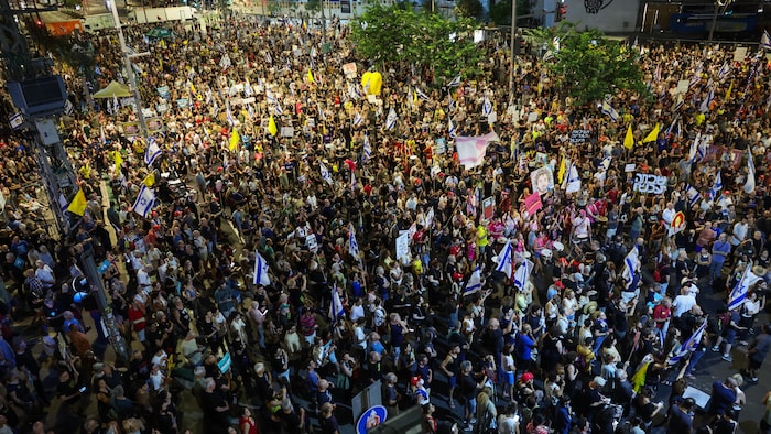 Une manifestation à Tel-Aviv, organisée par les familles et les amis d'Israéliens otages du mouvement palestinien Hamas dans la bande de Gaza depuis 2023, appelle à agir pour obtenir leur libération à Tel-Aviv, le 16 août 2025.
