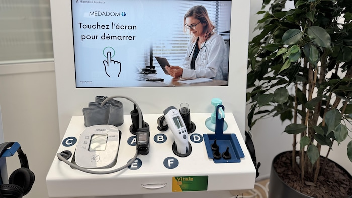 The tools of a teleconsultation device. telemedicine, remedy against medical deserts