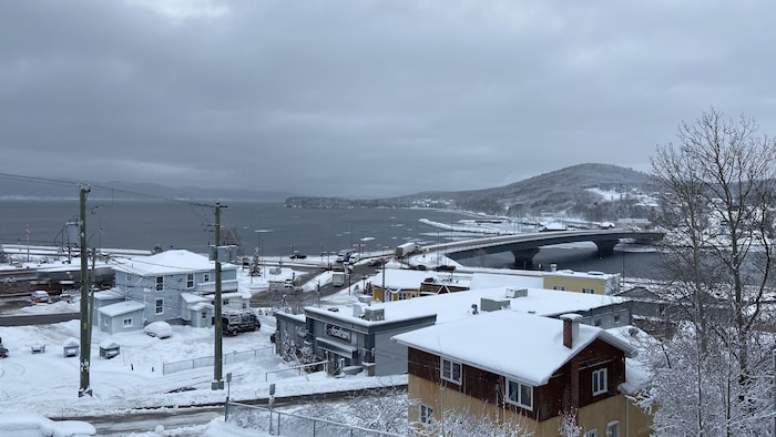 Vue de la ville de Gaspé en hiver. 