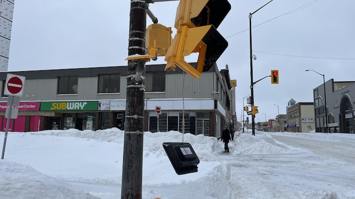 La rue Elm, au centre-ville de Sudbury, déserte.