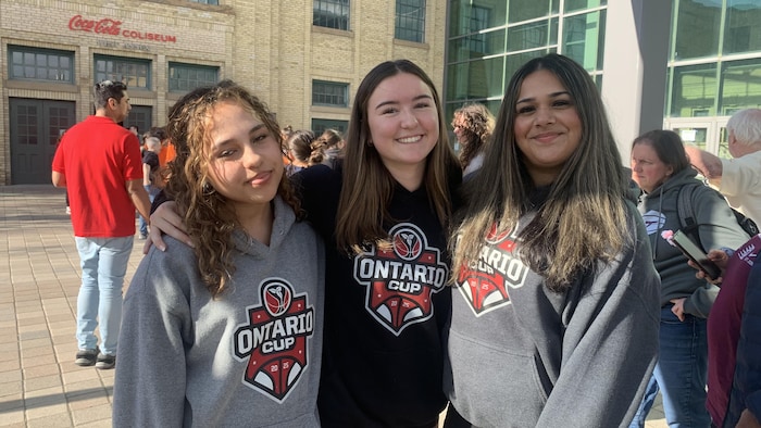Trois jeunes supporteurs du Tempo.