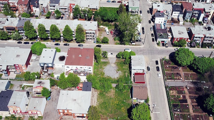 Vue aérienne d'un quartier urbanisé 
