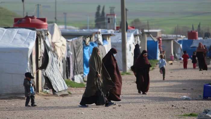 Un camp de prisonniers sous contrôle kurde en Syrie.