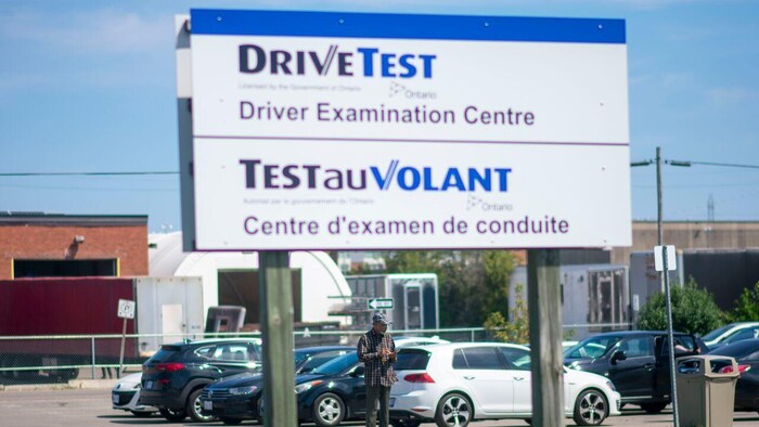 aide au stationnement sur le volant pratique