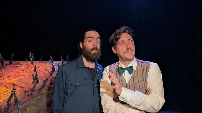 Antoine Beaupré et Patrick Simard sur une scène.