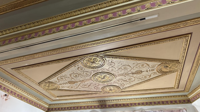 Le plafond de la salle J.-Antonio-Thompson à Trois-Rivières.