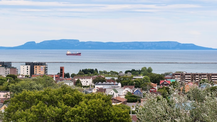 La ligne d'horizon de ville de Thunder Bay