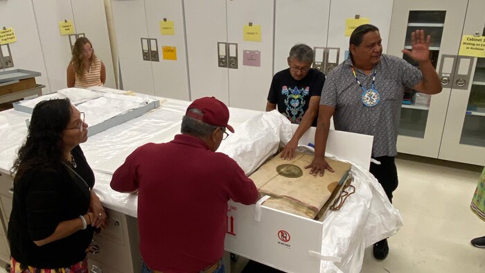 La toile d'un tipi s'apprête à quitter le Smithsonian National Museum of the American Indian, à Washington, pour retourner dans la Première Nation de Kawacatoose, en Saskatchewan, en août 2026.