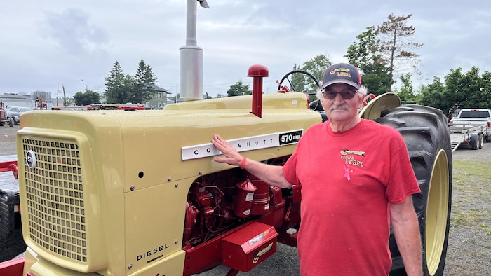 Jeannot Lebel et son tracteur.