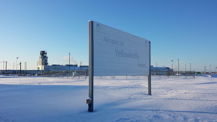 L'affiche de l'Aéroport de Yellowknife en hiver. 