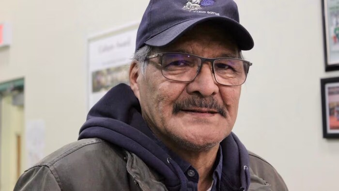 Arthur Tobac et directeur de K'ásho Got'ı̨nę Housing Society.