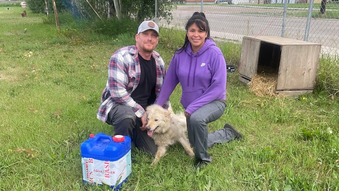 Derek McKillop, Diedra Villeneuve et un chien