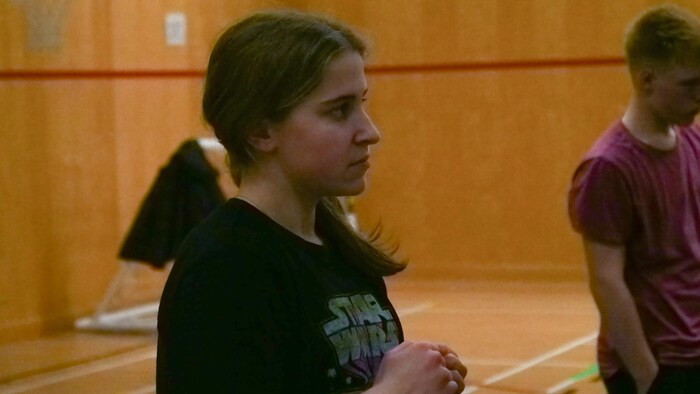 Tessa Nendsa, lutteuse de l'Équipe des Territoires du Nord-Ouest.