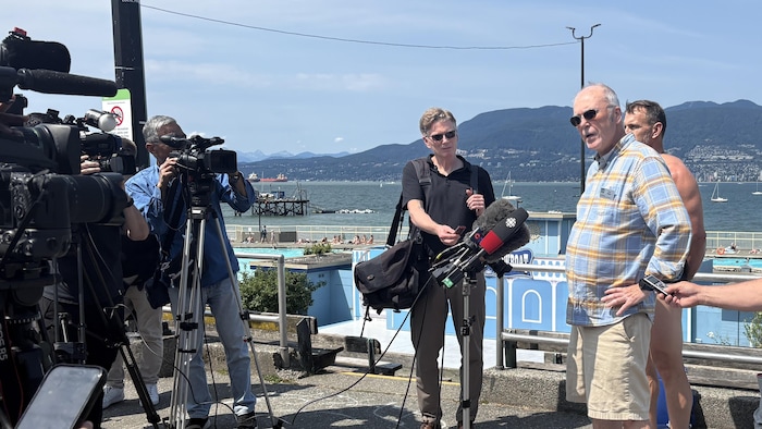 Tom Digby en mêlée de presse. 