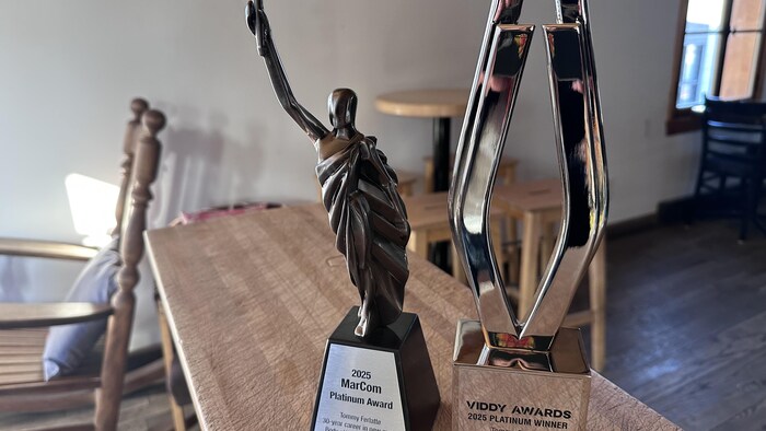 Deux des prix reçus par Tommy Ferlatte