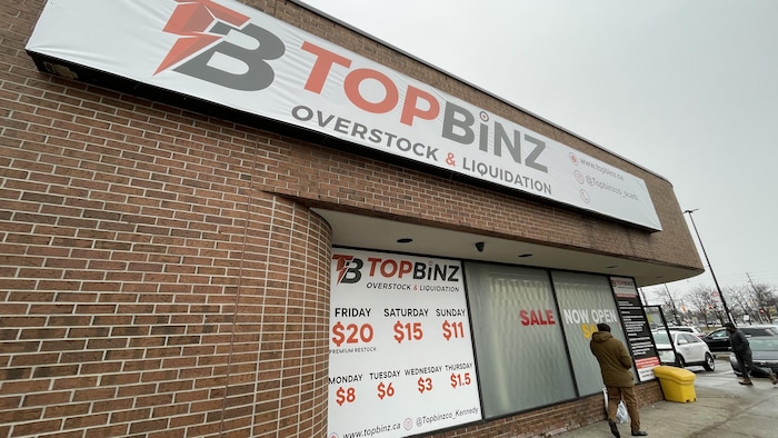 Devanture de l'un des magasins Top Binz dans le Grand Toronto. 