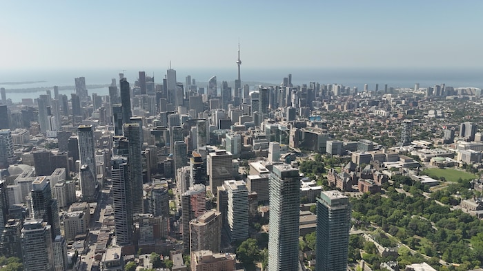 Vue d’ensemble de Toronto prise par drone.