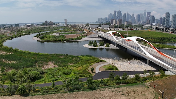 Portrait aérien du parc Biidaasige à Toronto, le 11 juillet 2025.