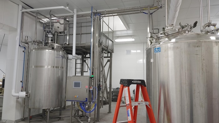 Des équipements métalliques dans l'usine de Total Océan.