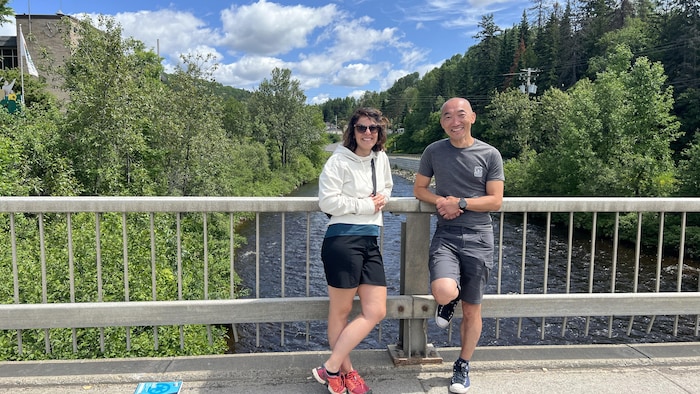 Two trips to the trip are paid on a re -pardon in front of a river. travel experience discover gaspésie otherwise