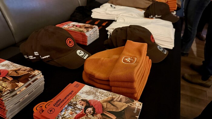 Des articles promotionnels de Tourisme Abitibi-Témiscamingue.  