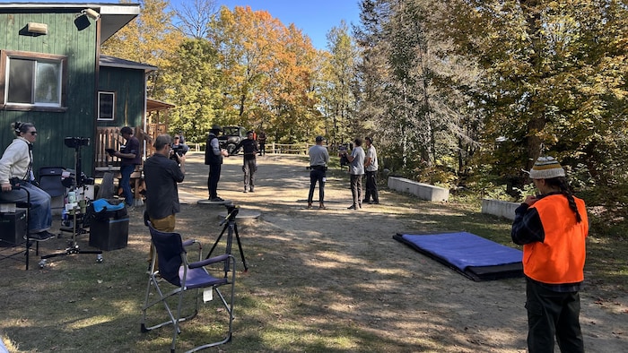 Le plateau de tournage à l'extérieur.