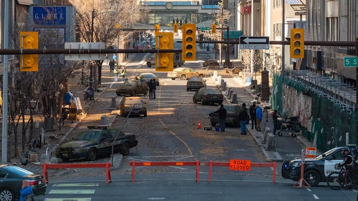 Une scène du tournage de la série The Last of Us, dans le centre-ville de Calgary, en 2021.
