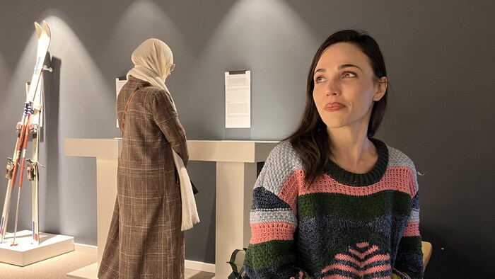 Hatidža Hadžimuhamedović, rencontrée au War Childhood Museum, émue.