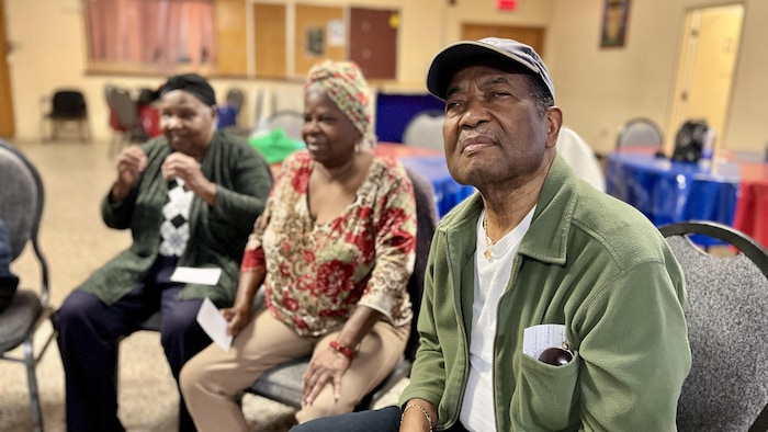Un groupe d'aînés haïtiens.