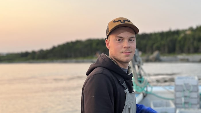 William Bernatchez sur le bateau de pêche.