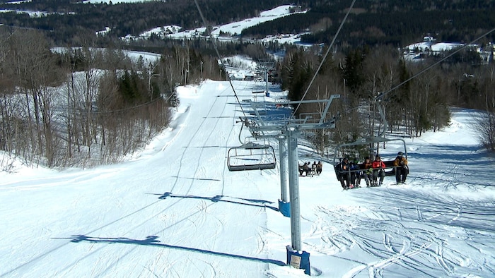 Le redoux complique les activités hivernales au Québec | Radio-Canada