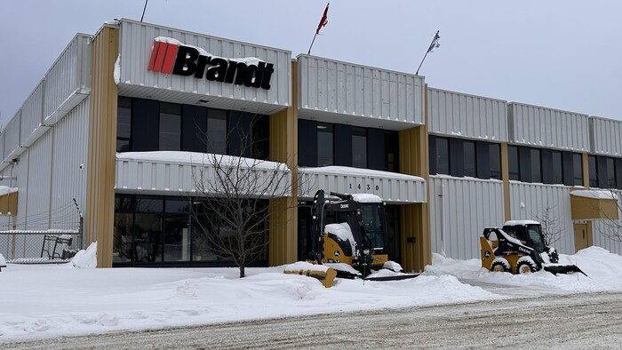 Un concessionnaire de tracteurs.