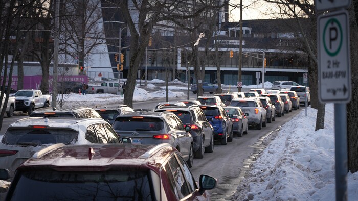 Des voitures prises dans un embouteillage.