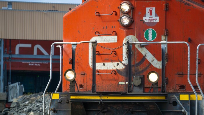 Logo du CN sur un train.