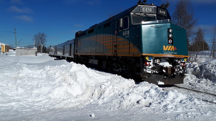 Un train de VIA Rail Canada.