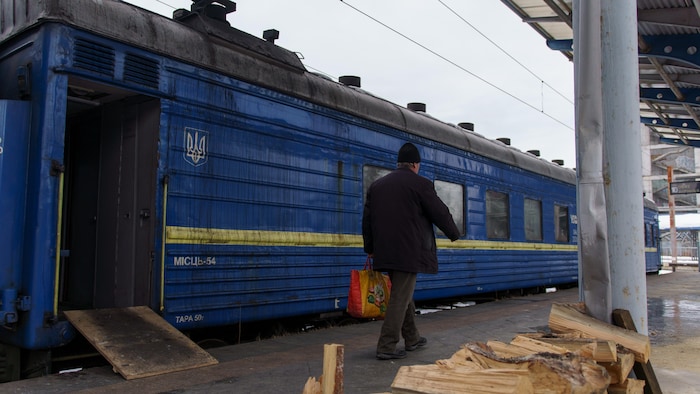Des trains ont permis à des Ukrainiens de se réchauffer pendant l'hiver. 