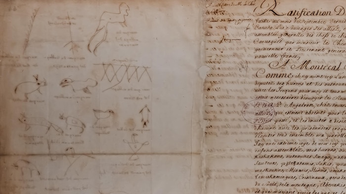 Un document ancien présente, à côté d’un texte manuscrit, plusieurs dessins représentant des animaux, des objets et des formes géométriques.