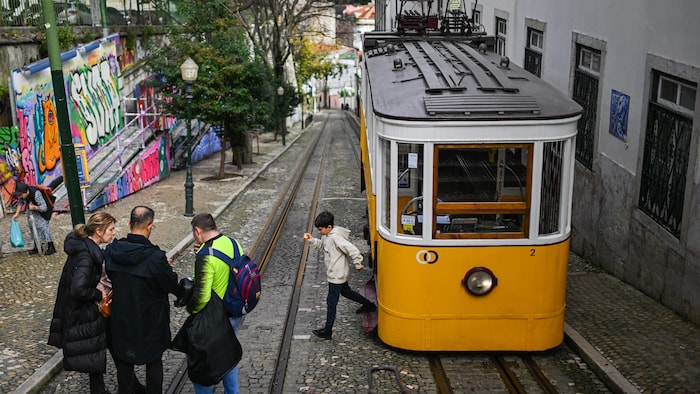 Un tramway dans la capitale du Portugal.