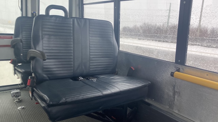Le siège d'un minibus de la Société de transport de Trois-Rivières.