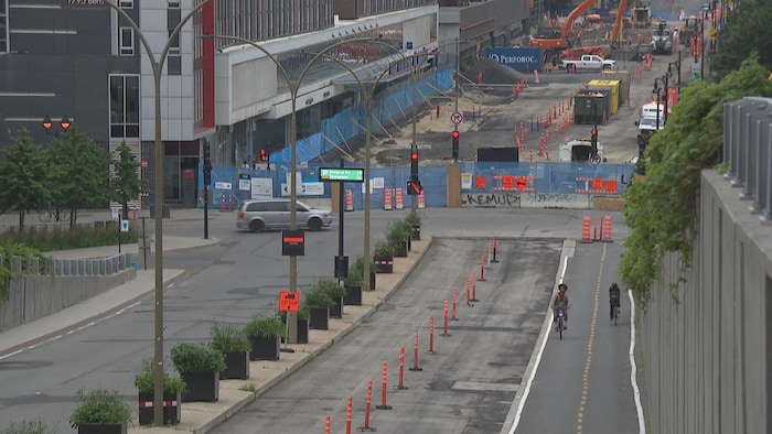 Une image du chantier de la rue Berri. La rue est fermée.