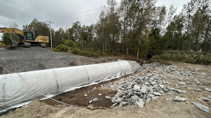 Des travaux de reconstruction d'un ponceau.