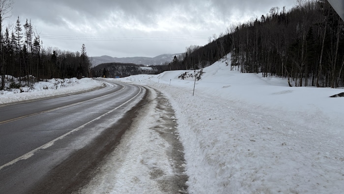 Une route en hiver.