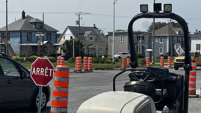 La route 132 remplie de cônes de construction à Matane.