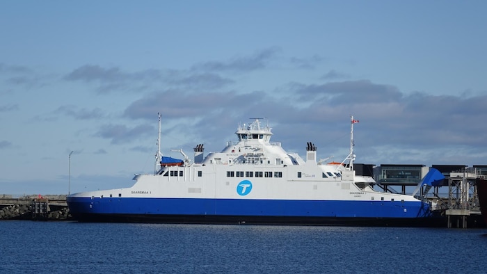Le Saaremaa accosté au quai de Matane.