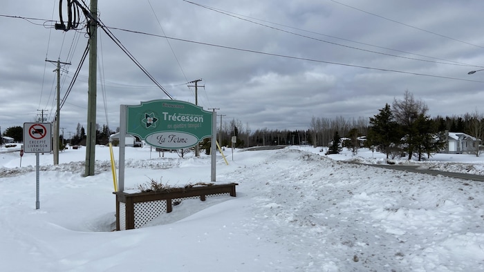 L'affiche qui annonce qu'on entre sur le territoire de La Ferme, à Trécesson, sur la route 111 Est.